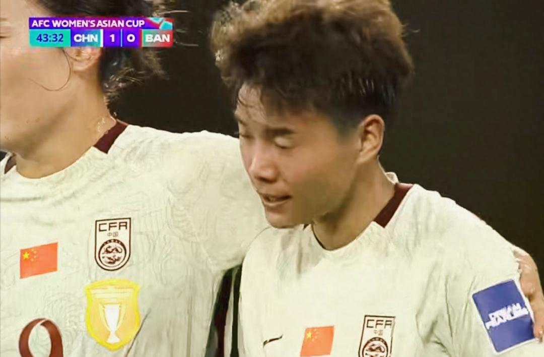 高兴不起来！中国女足2-0开门红，踢得混乱险丢球，这样踢难卫冕